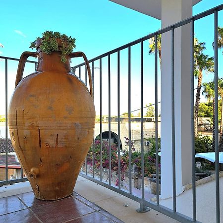 Casa Vacanze La Colombaia ซันตีซิโดโร ภายนอก รูปภาพ